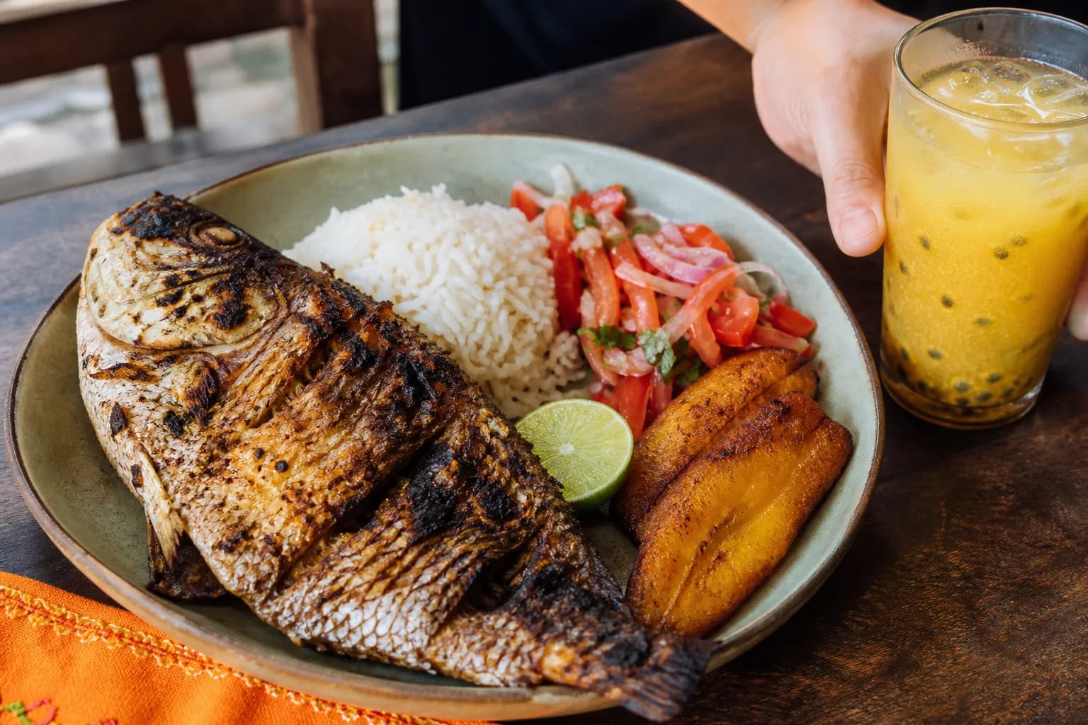 Almuerzo disponible para pedir en Jacuú